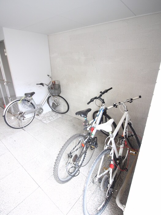 物件外観写真5　(駐輪場)