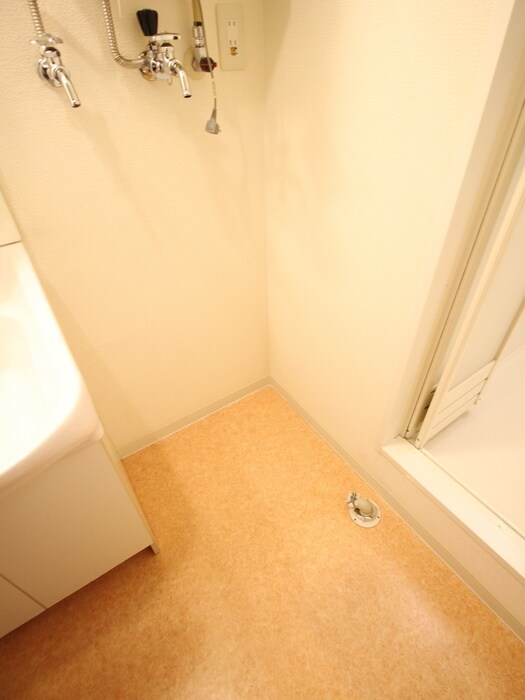 物件内観写真16　(洗濯機置場)