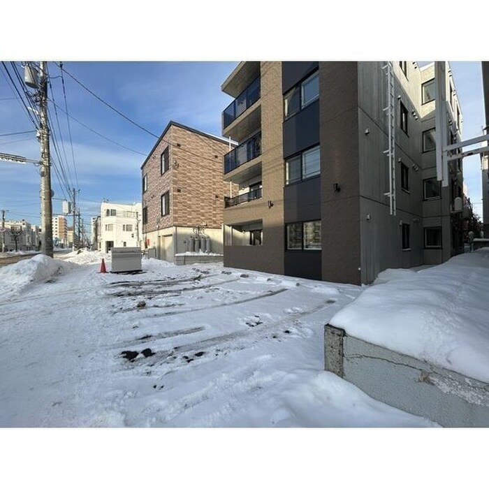 物件外観写真4　(駐車場)