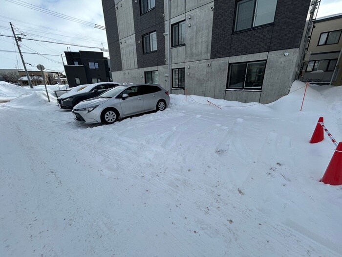 物件外観写真5　(駐車場)