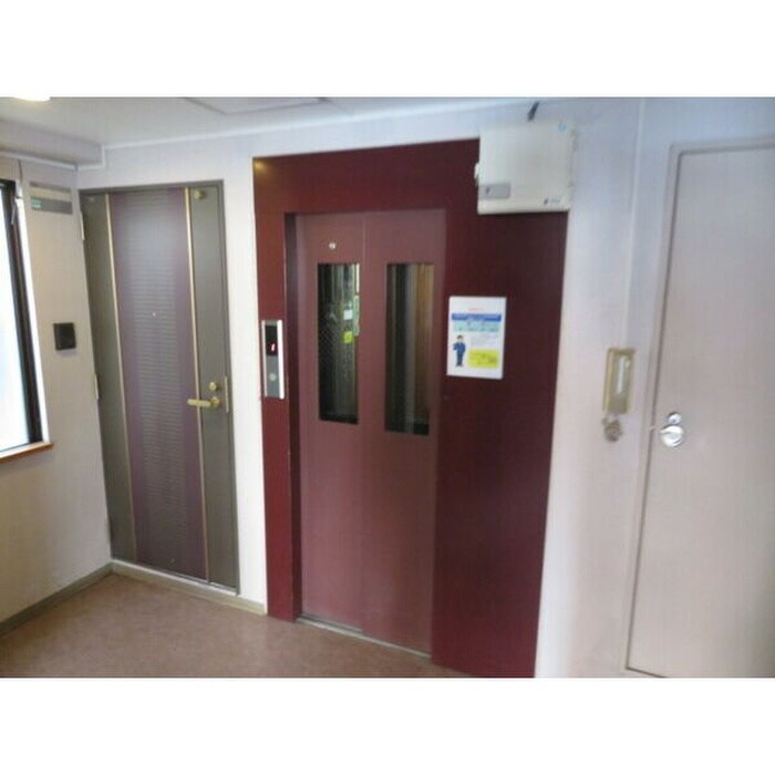 物件外観写真4　(エントランス部分)