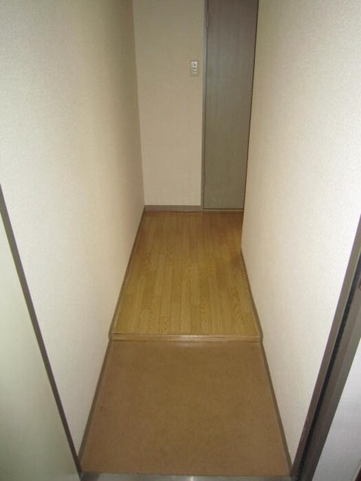 物件内観写真16　(玄関)