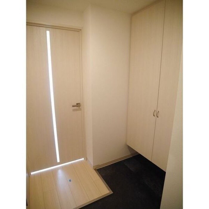 物件内観写真12　(玄関)