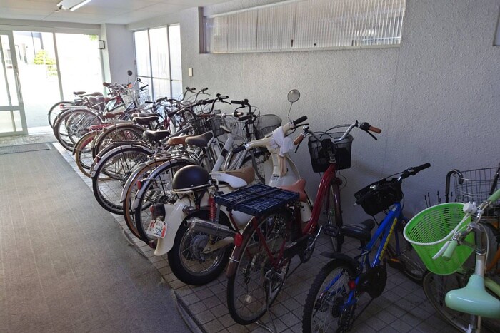 物件外観写真6　(駐車場)