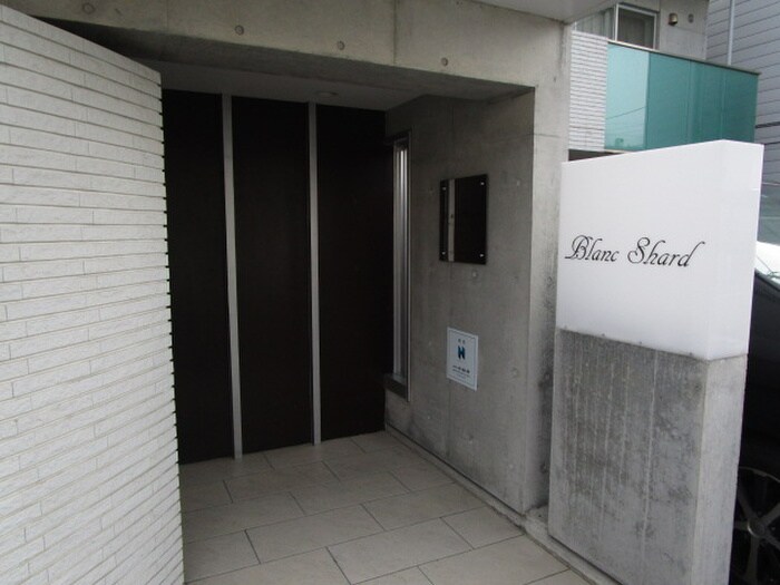 物件外観写真3　(エントランス部分)