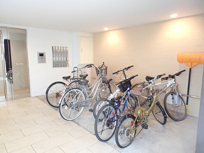 物件外観写真5　(駐輪場)