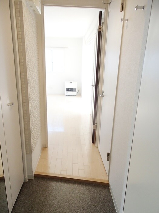 物件内観写真16　(玄関)