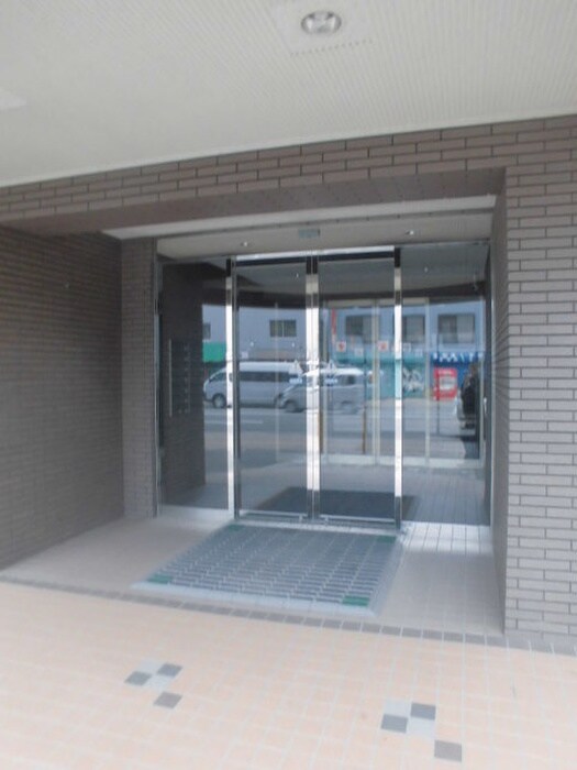 物件外観写真2　(エントランス部分)