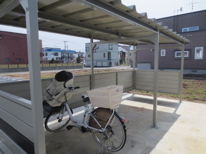 物件外観写真3　(駐輪場)