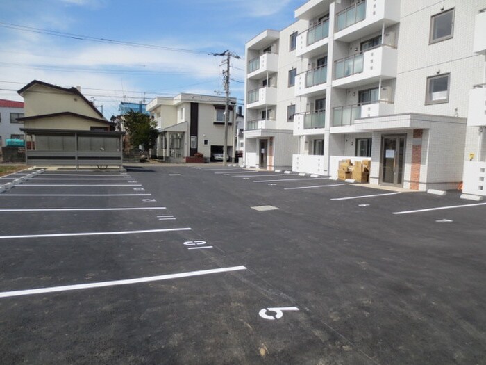 物件外観写真5　(駐車場)