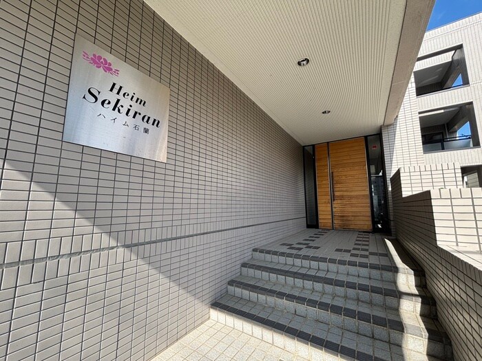 物件外観写真3　(エントランス部分)