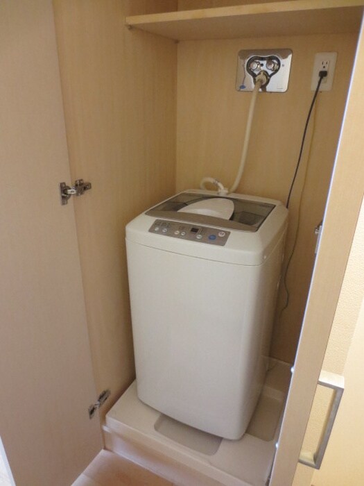 物件内観写真12　(洗濯機置場)