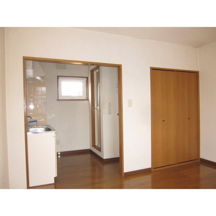 物件内観写真3　(居室)