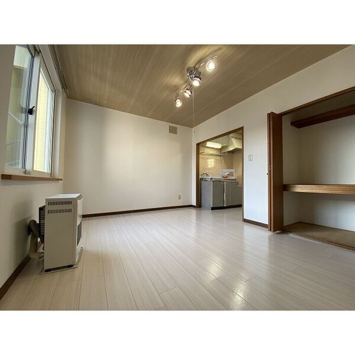 物件内観写真3　(居室)