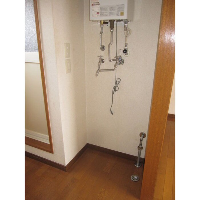 物件内観写真9　(洗濯機置場)