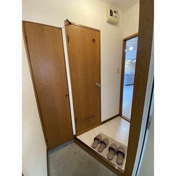 物件内観写真11　(玄関)