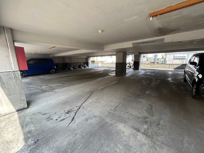 物件外観写真3　(駐車場)