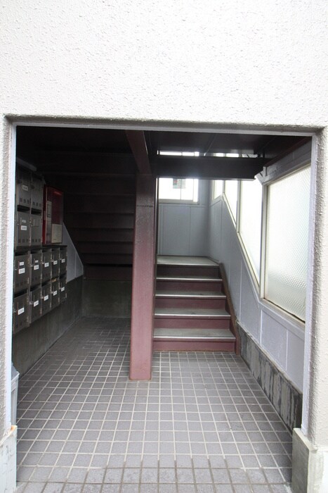 物件外観写真5　(エントランス部分)