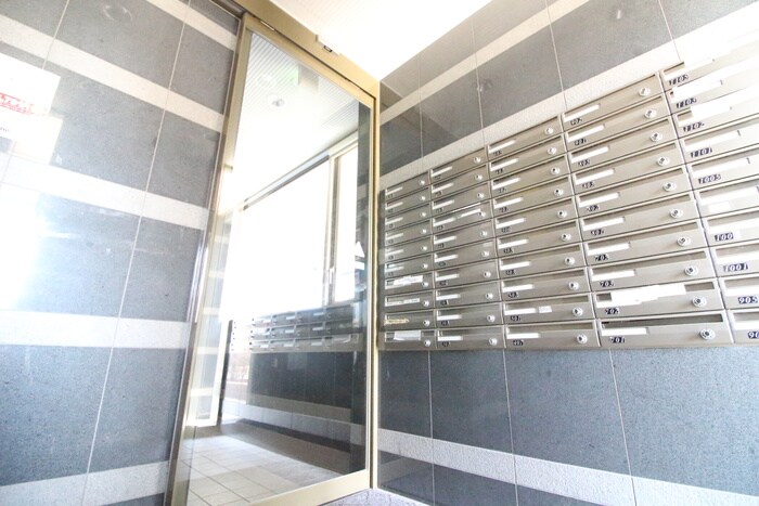 物件外観写真4　(エントランス部分)