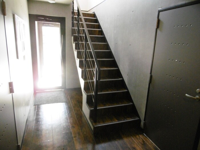 物件外観写真5　(エントランス部分)