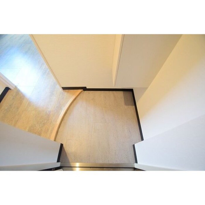 物件内観写真16　(玄関)