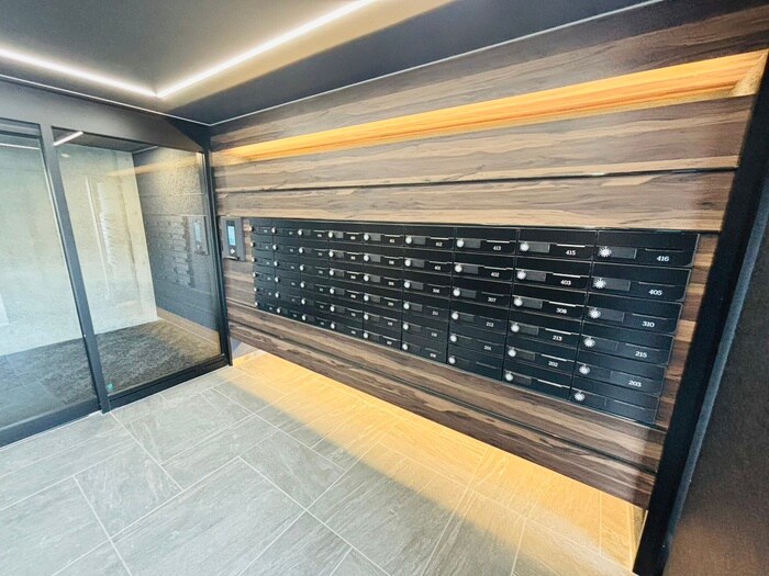 物件外観写真4　(エントランス部分)