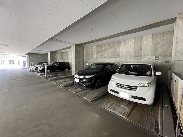 物件外観写真3　(駐車場)