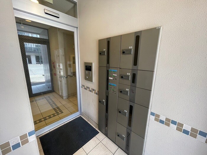 物件外観写真5　(エントランス部分)