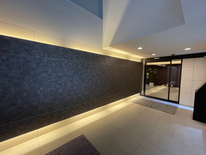 物件外観写真4　(エントランス部分)