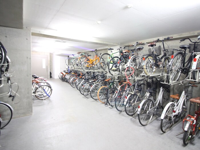 物件外観写真5　(駐輪場)