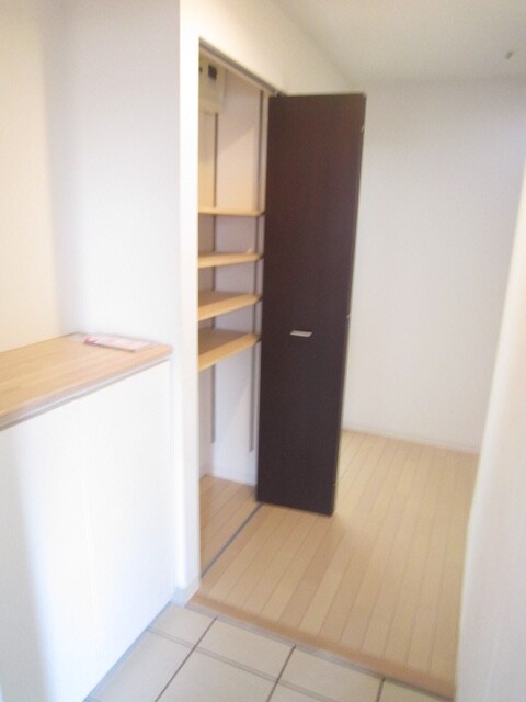 物件内観写真16　(玄関)