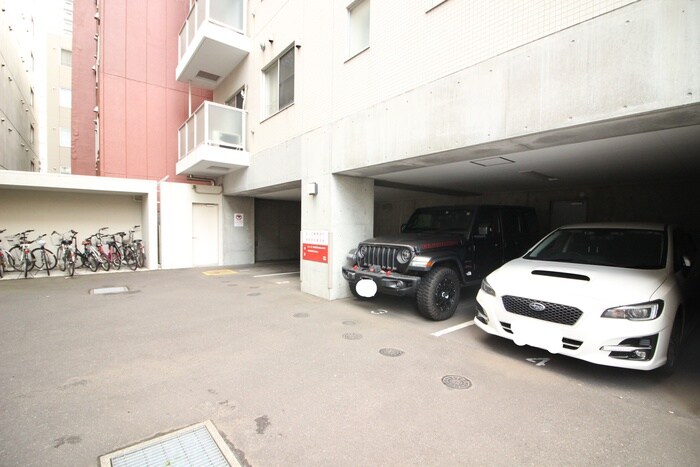 物件外観写真5　(駐車場)