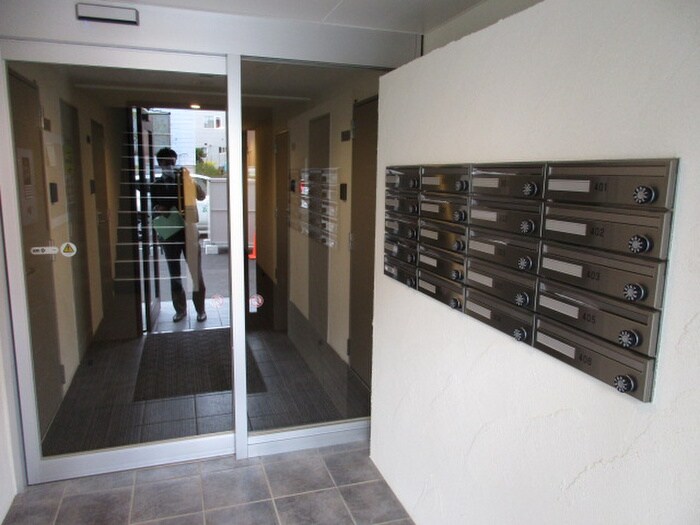 物件外観写真4　(エントランス部分)