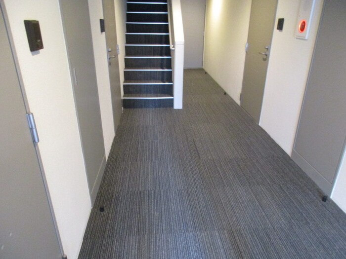 物件外観写真6　(エントランス部分)