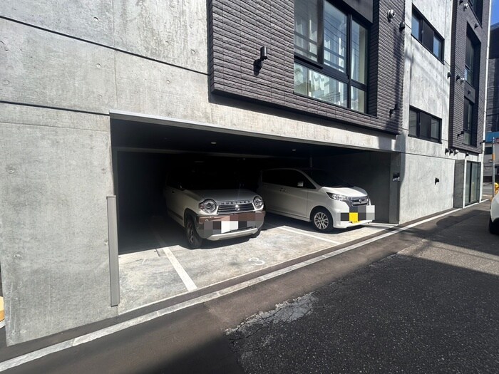 物件外観写真3　(駐車場)