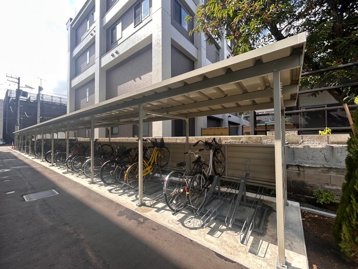 物件外観写真4　(駐輪場)