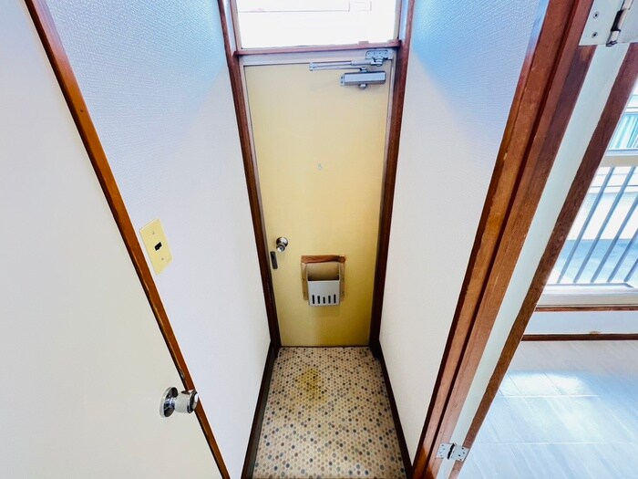 物件内観写真12　(玄関)