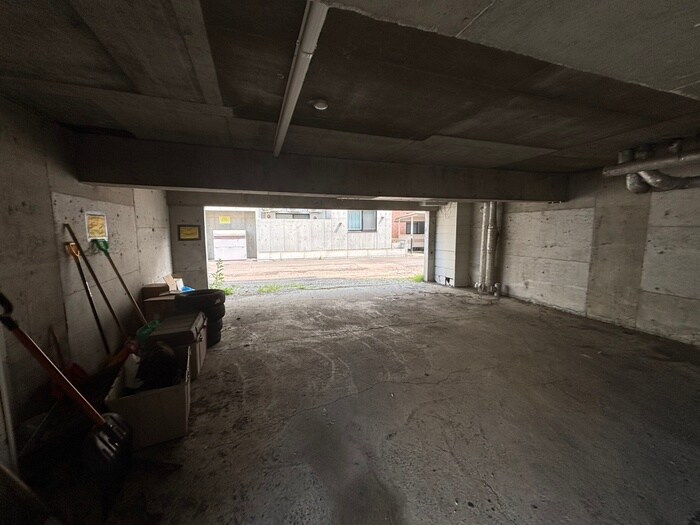 物件外観写真4　(駐車場)