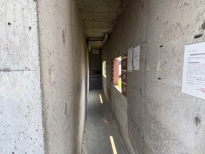 物件外観写真5　(エントランス部分)