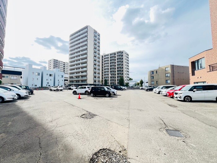 物件外観写真6　(駐車場)