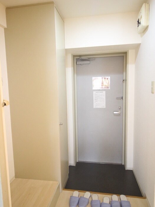 物件内観写真16　(玄関)