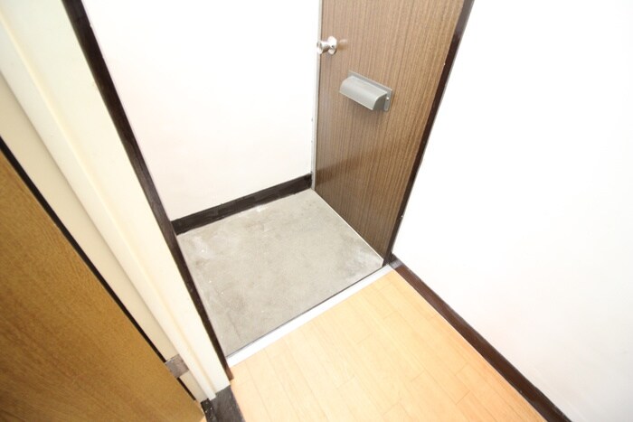 物件内観写真12　(玄関)
