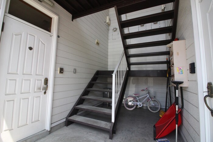 物件外観写真5　(エントランス部分)