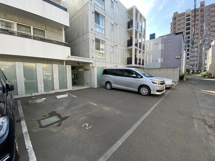 物件外観写真3　(駐車場)