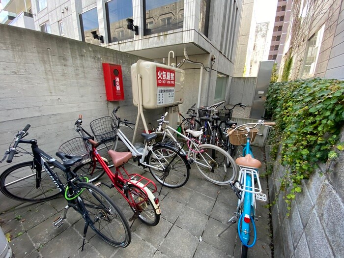物件外観写真4　(駐輪場)