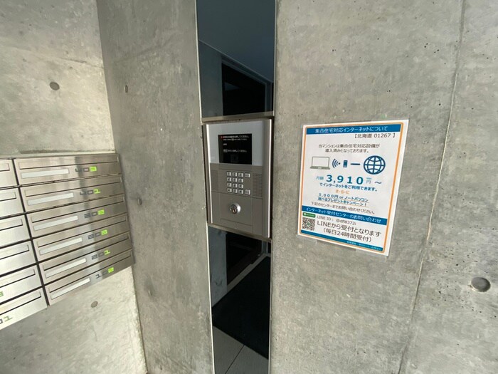 物件外観写真5　(エントランス部分)