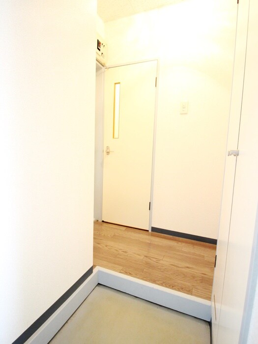 物件内観写真16　(玄関)