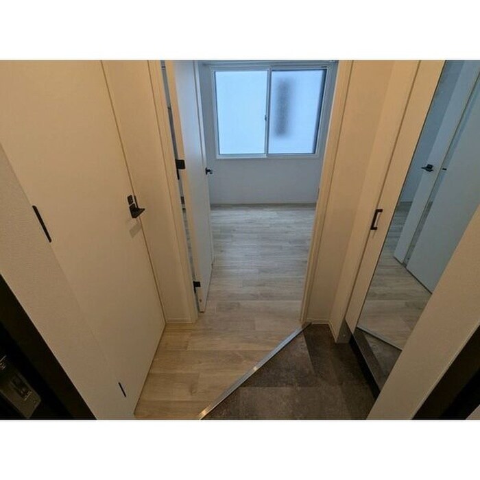 物件内観写真5　(玄関)