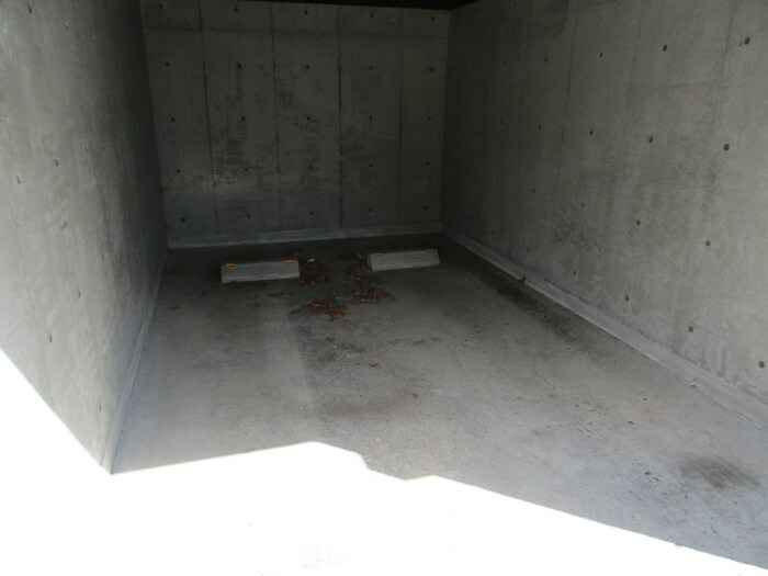 物件外観写真6　(駐車場)