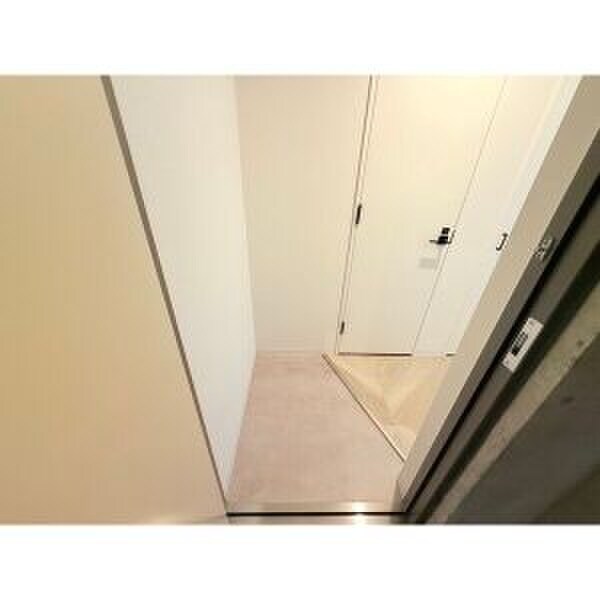 物件内観写真14　(玄関)